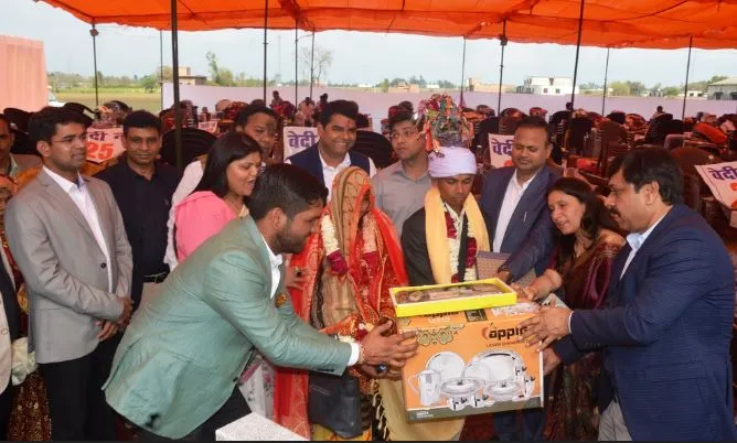 बरेली: सामूहिक विवाह समारोह में 251 जोड़ों ने एक दूसरे का थामा हाथ