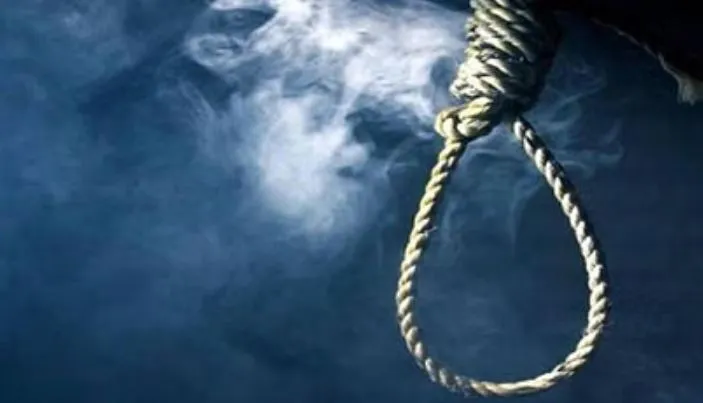 शाहजहांपुर: फंदे पर लटका मिला युवक का शव, भाई ने लगाया हत्या का आरोप