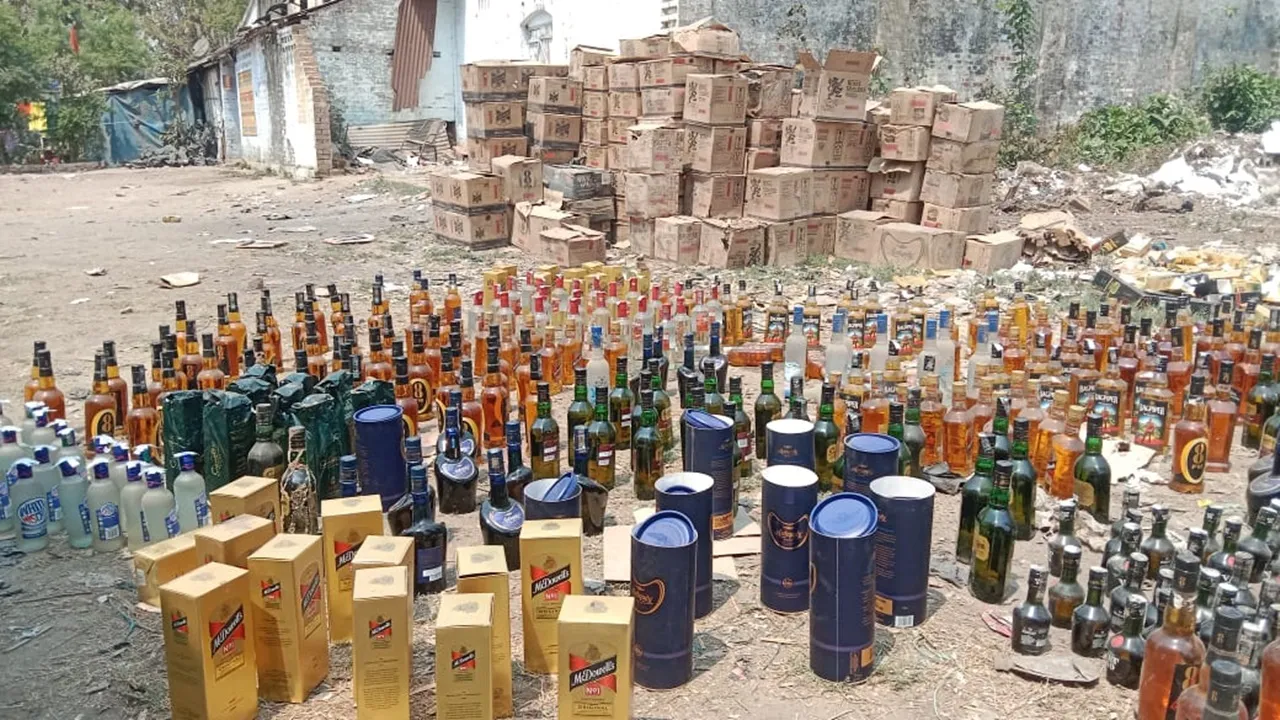 बलरामपुर: डीएम के आदेश पर नष्ट की 40 लाख रुपए की मदिरा, जानें वजह