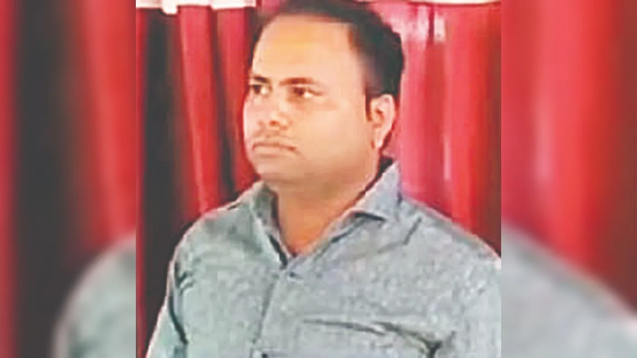 Jalaun: रिश्वत लेते बिजली विभाग का बाबू गिरफ्तार; एंटी करप्शन टीम ने पकड़ा रंगे हाथ, बिजली कनेक्शन करने के लिए मांगे थे पैसे
