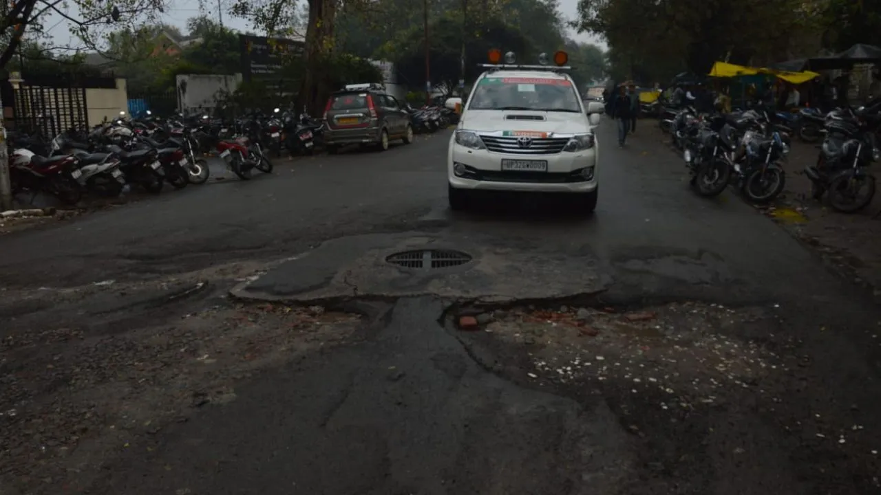 Kanpur: सीएम ग्रिड से पांच सड़कें बनने का रास्ता साफ...पोल शिफ्टिंग में केस्को के संशोधित आगणन में बढ़ गया खर्च 