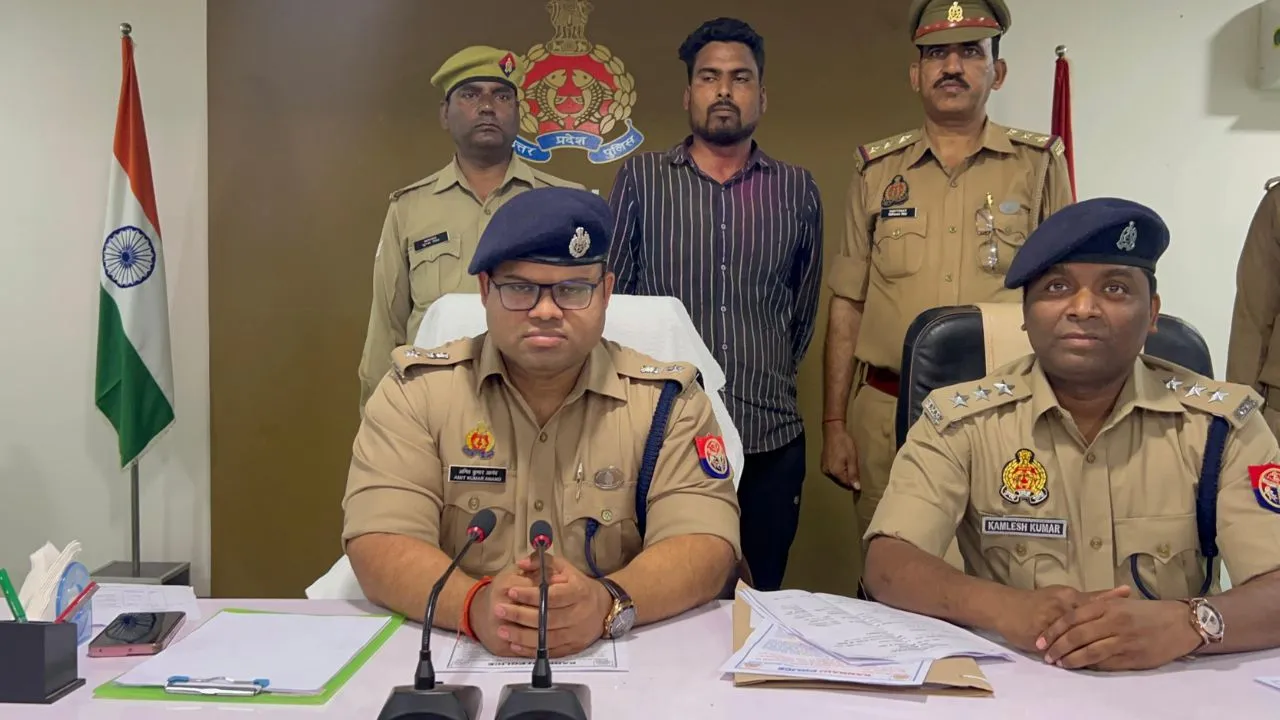 Kannauj: हैलो! मैं एडीजी पुलिस हेड क्वाटर से बोल रहा हूं...दो बोतल शराब भिजवा देना, पुलिस ने एक आरोपी को किया गिरफ्तार