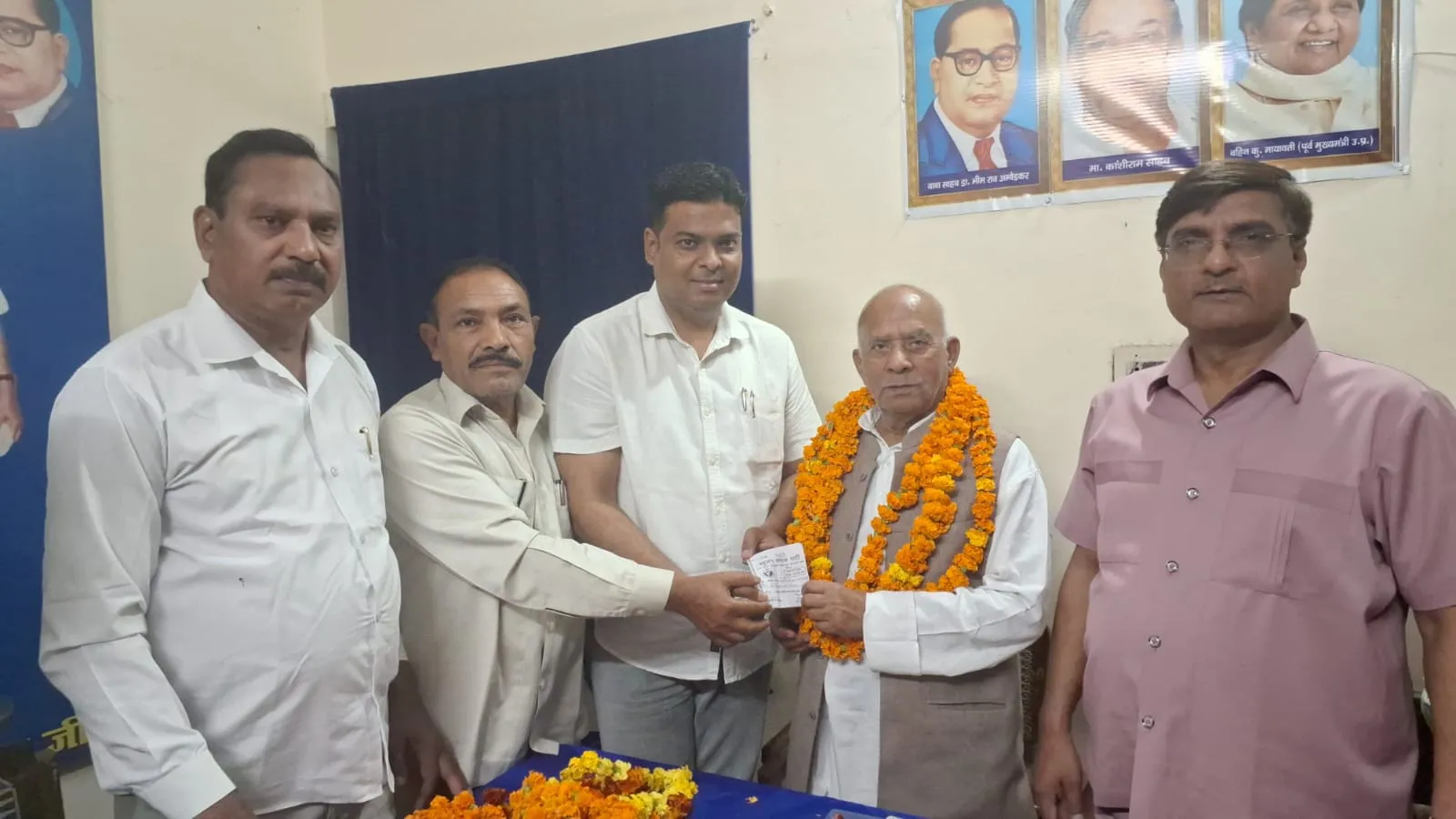 बरेली: पूर्व विधायक मास्टर छोटेलाल गंगवार ने कांग्रेस छोड़कर थामा बसपा का दामन 