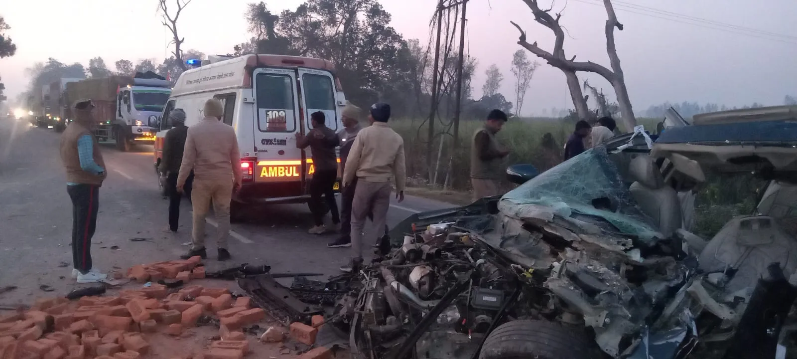 लखीमपुर खीरी में बड़ा हादसा: ईंटों भरी ट्राली से टकराई एक्सयूवी, उत्तराखंड के तीन लोगों की मौत