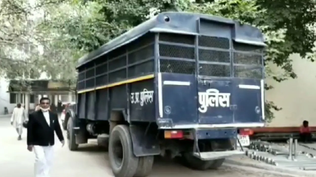 Fatehpur: हत्या का आरोपी पेशी के बाद लॉकअप से हुआ फरार...लघुशंका का किया बहाना, तीन पर FIR