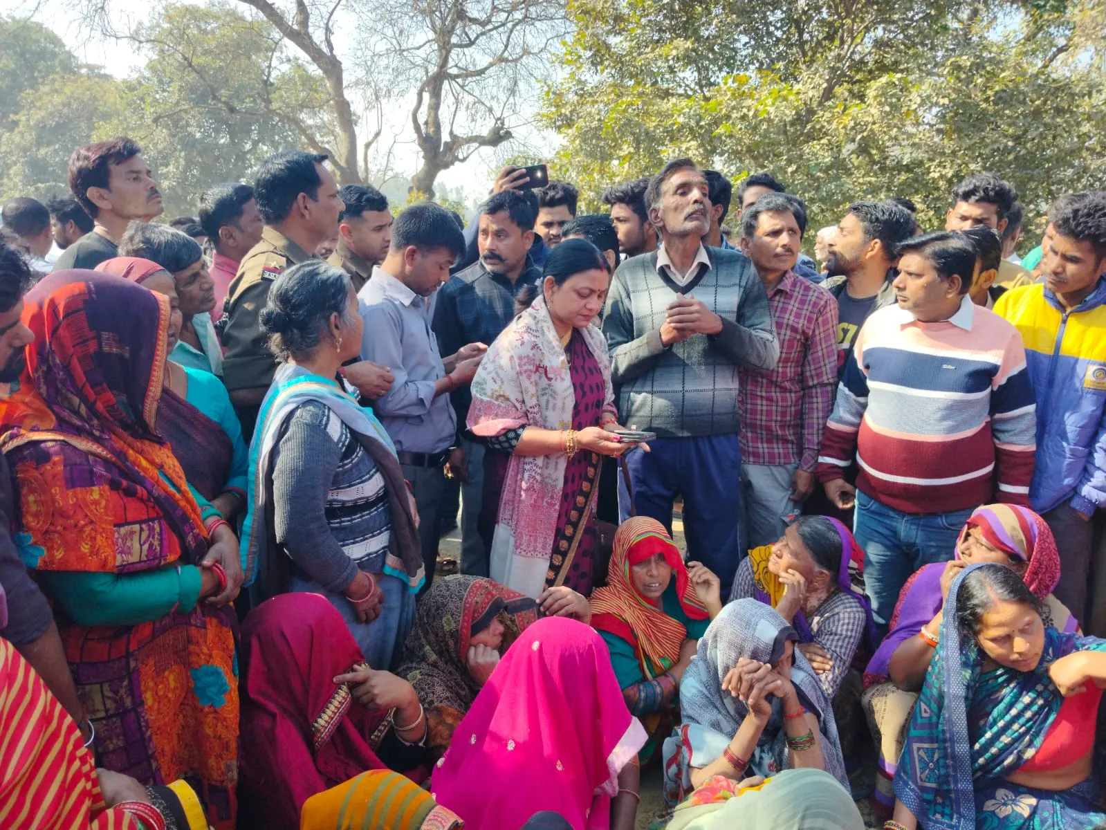 शाहजहांपुर: बाइक और तांगे की भिड़ंत, बाइक चालक की मौत...परिजनों ने लगाया जाम