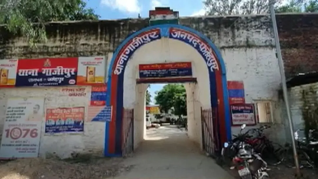 Fatehpur Accident: ट्रक ने बाइक में मारी टक्कर...पति की मौत व पत्नी घायल, हादसे से परिजनों में मचा कोहराम