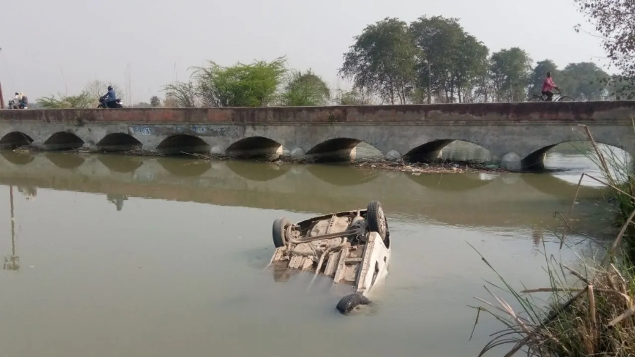 Kanpur News: अनियंत्रित कार नहर में गिरी...इस तरह से चालक ने खुद की बचाई जान