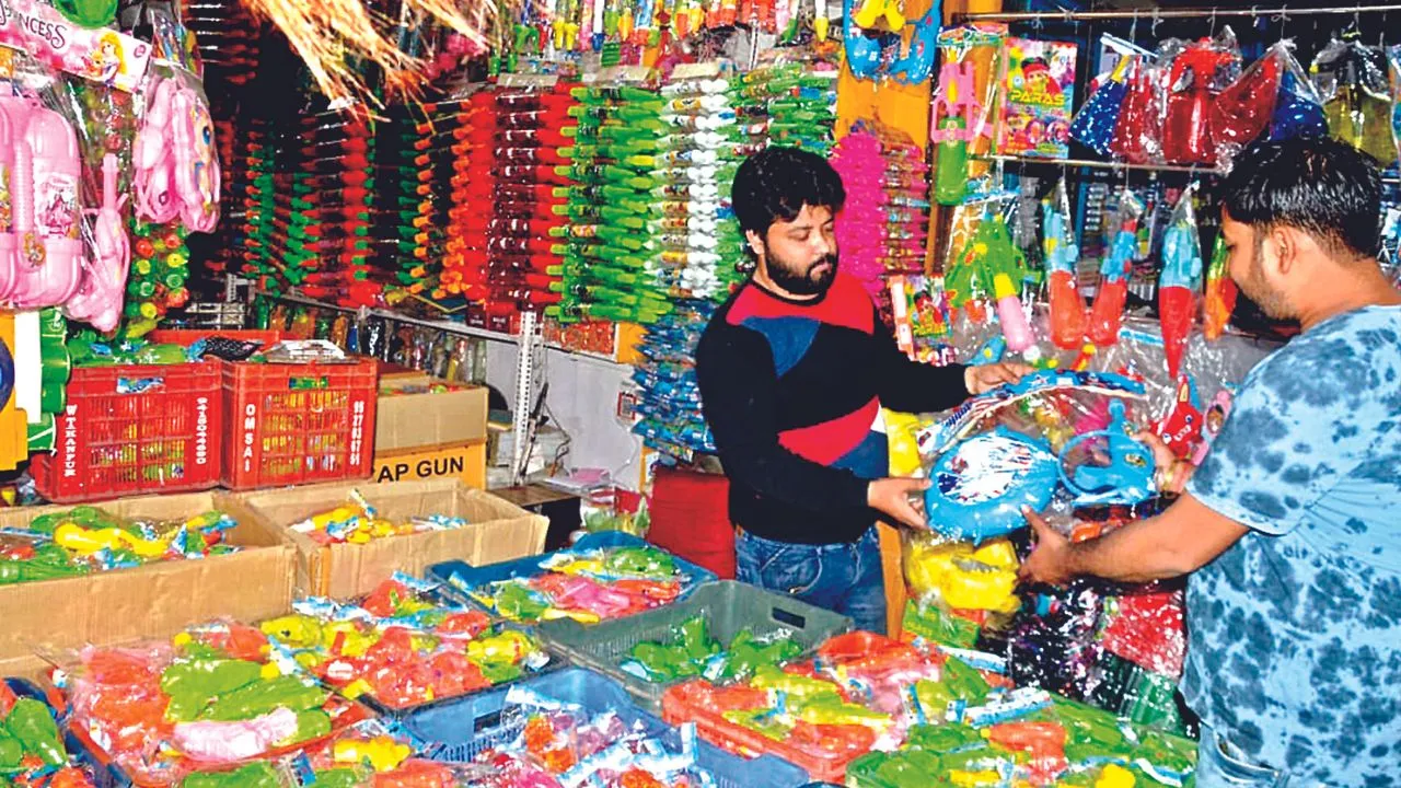 Holi 2024: एक बार में सराबोर कर देगी पिचकारी...होली पर बाजार में छाई इस तरह की पिचकारियां, लोग भी खूब कर रहे पसंद
