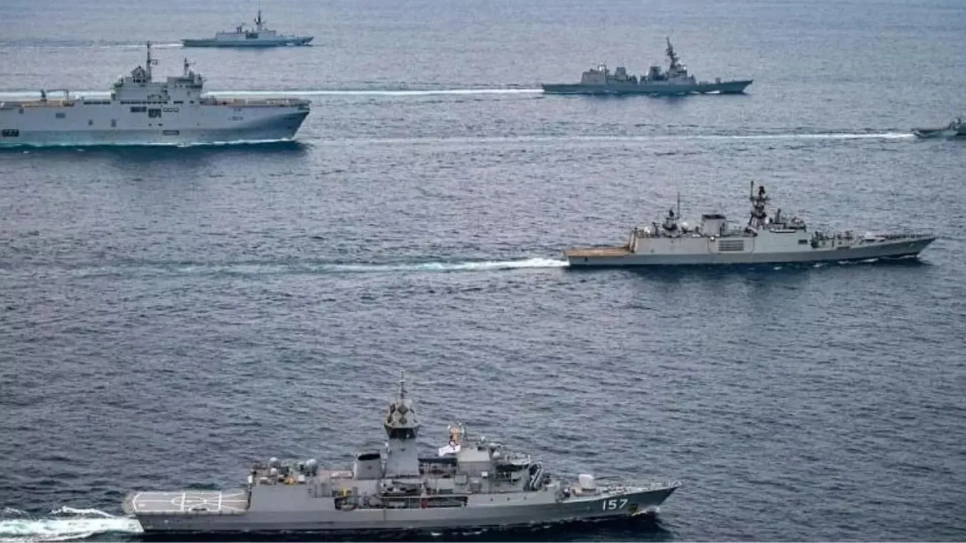 भारतीय नौसेना ने बंधक बनाए गए ईरानी पोत और 23 पाकिस्तानियों को समुद्री लुटेरों से छुड़ाया 