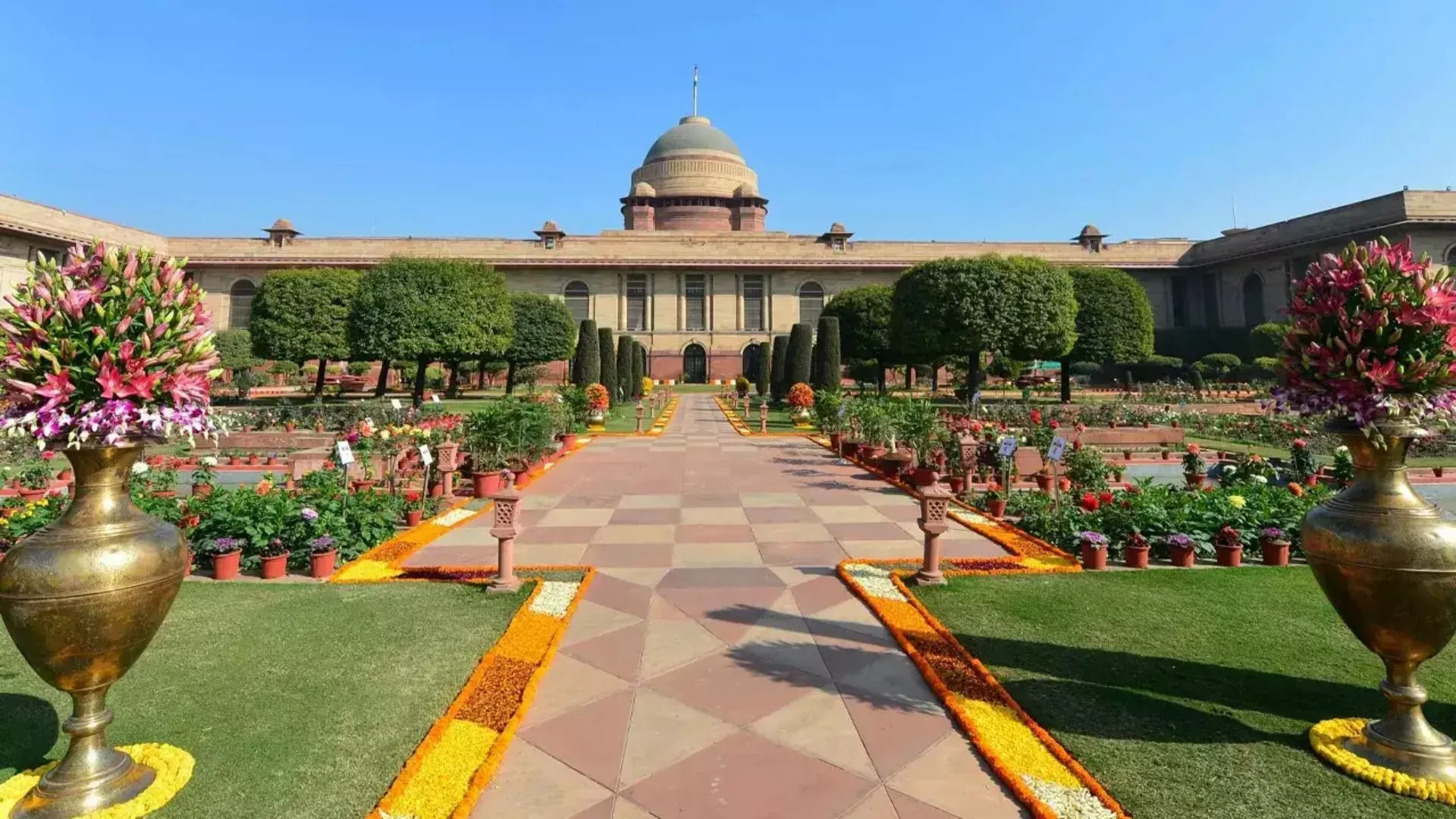 अब लोगों के लिए शाम छह बजे तक खुला रहेगा राष्ट्रपति भवन का अमृत उद्यान 