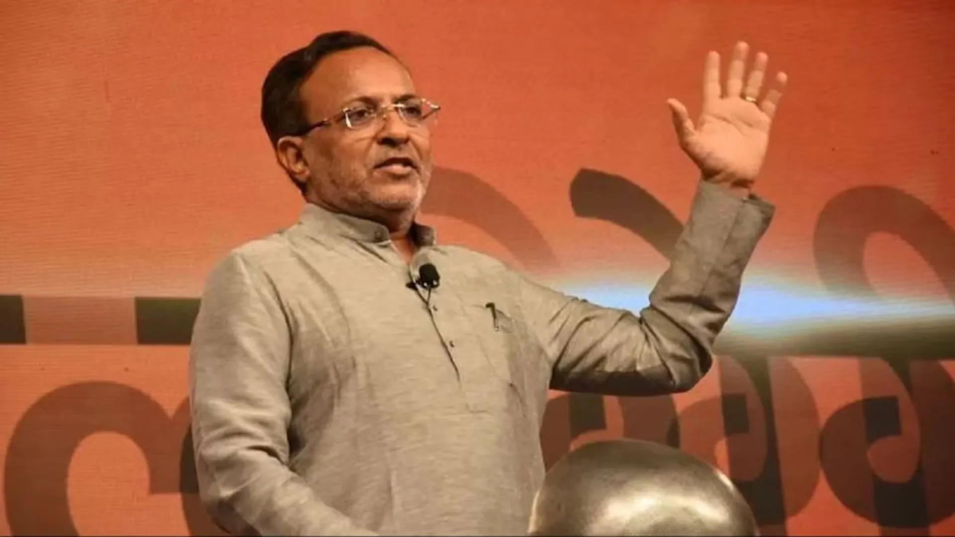 कांग्रेस को बड़ा झटका, अर्जुन मोढवाडिया ने पार्टी और विधायकी से दिया इस्तीफा