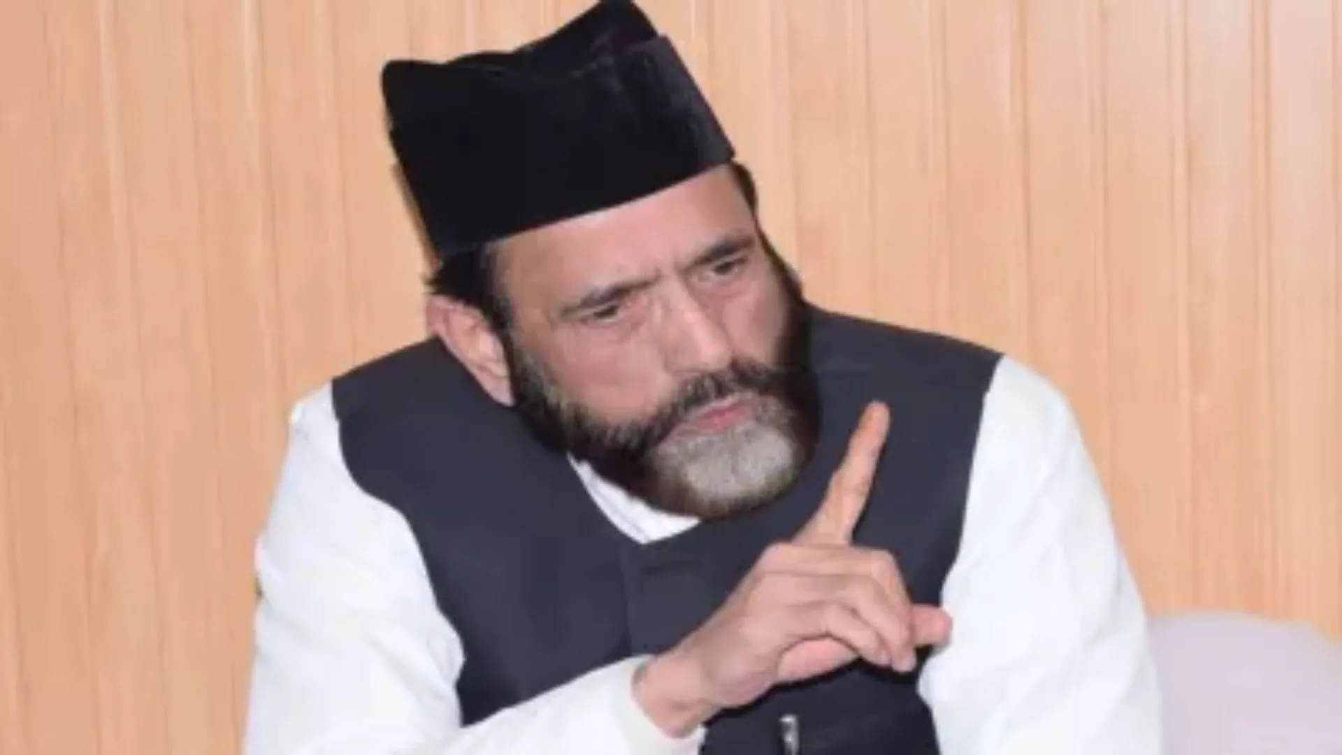 बरेली: तौकीर रजा के घरवालों ने कोर्ट का समन लेने से किया इन्कार