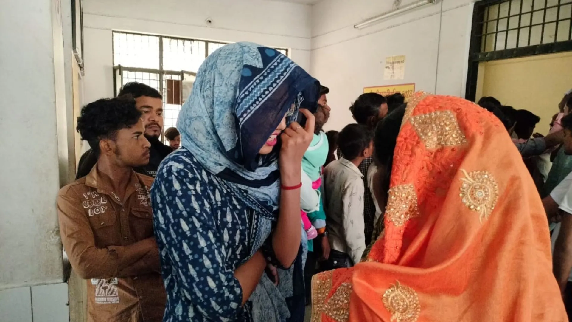 घूंघट में मरीज बनकर अस्पताल पहुंचीं महिला IAS, अव्यवस्थाओं का मिला अंबार...फिर कर्मचारियों की ली क्लास