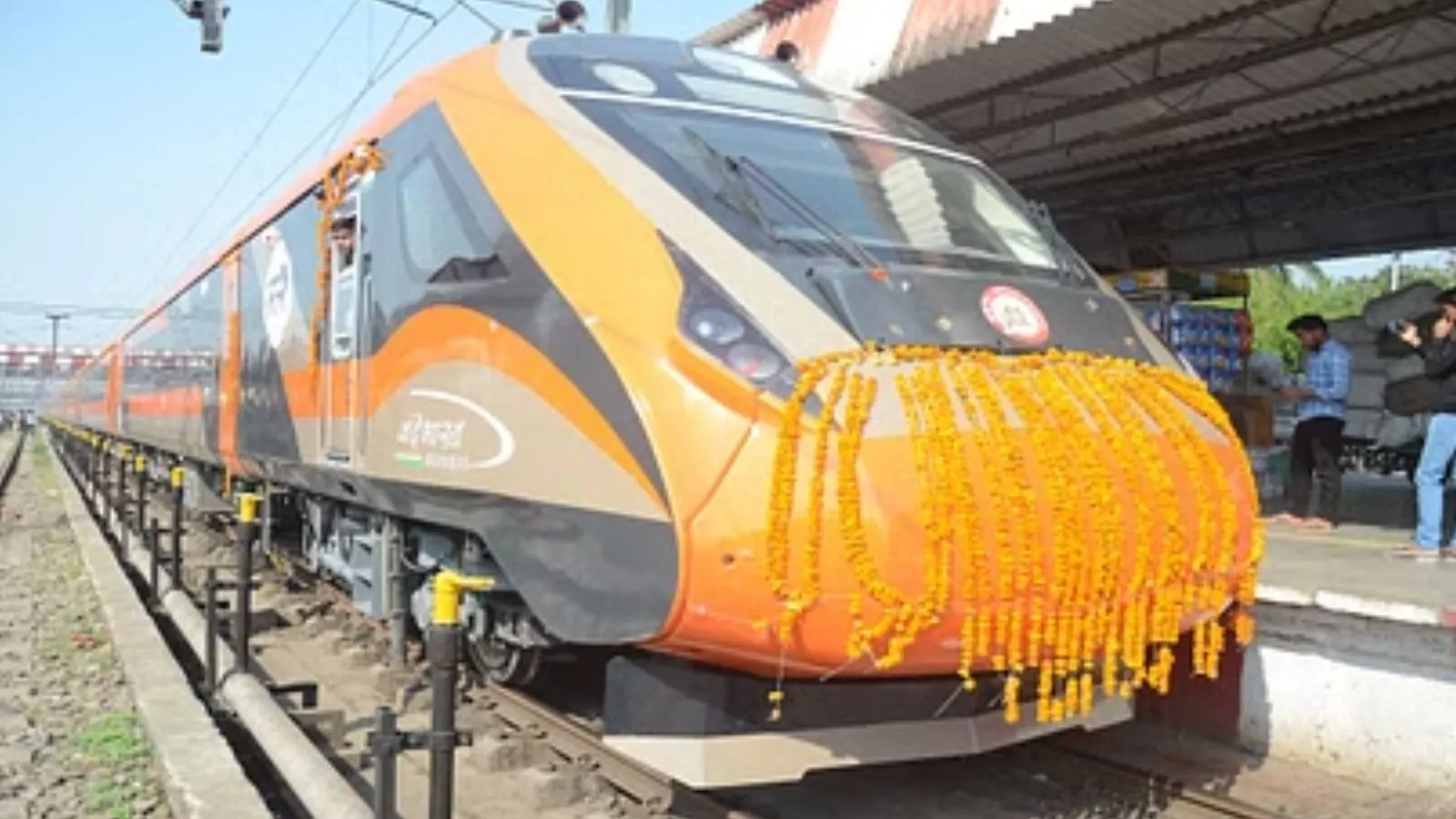 बरेली: वंदे भारत की टिकटों की बिक्री शुरू, AC चेयर कार में सफर करने के लिए चुकाने पड़ेंगे इतने रुपये