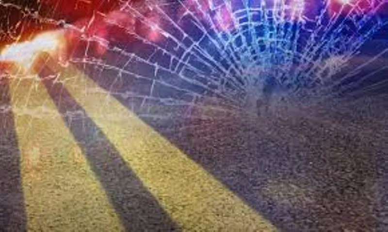 हल्द्वानी: फुटपाथ पर चढ़ी कार, चपेट में आया दुकानदार