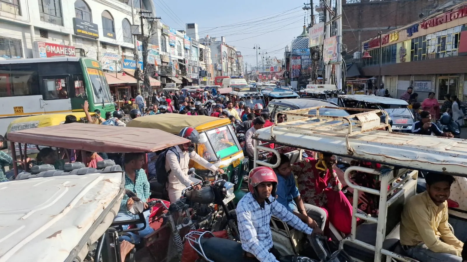 बरेली: 'महादेव' भी नहीं दिला सके जाम से छुटकारा! फिर हांफे लोग...घंटों रेंगते रहे वाहन