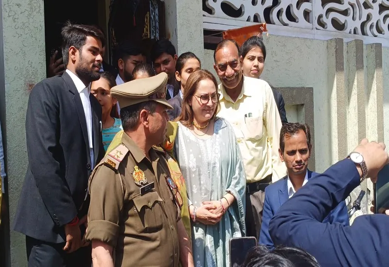 फिल्म अभिनेत्री जया प्रदा मुरादाबाद से लड़ेंगी लोकसभा चुनाव? अभद्र टिप्पणी मामले में कोर्ट में हुई हाजिर