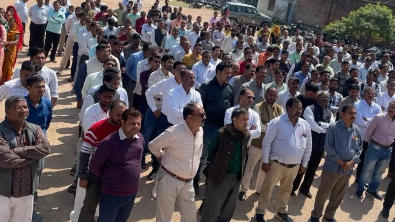 मुजफ्फनगर में शिक्षक की हत्या की कन्नौज में गूंज...परीक्षकों ने नहीं जांची कॉपियां, आरोपियों पर कार्रवाई की मांग