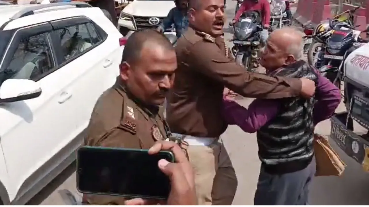 यातायात के बारे में पूछना बुजुर्ग को पड़ा भारी...कानपुर में तैनात TSI ने किया कुछ ऐसा, वायरल हो गया VIDEO