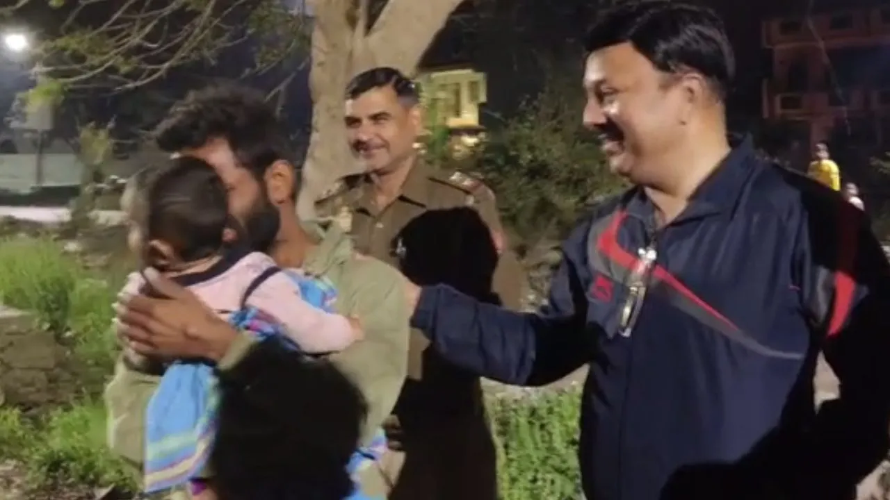 Kanpur News: फिल्मी स्टाइल में बिजली के पोल पर चढ़ा युवक...बोला- आज कर लूंगा आत्महत्या, देखें- VIDEO