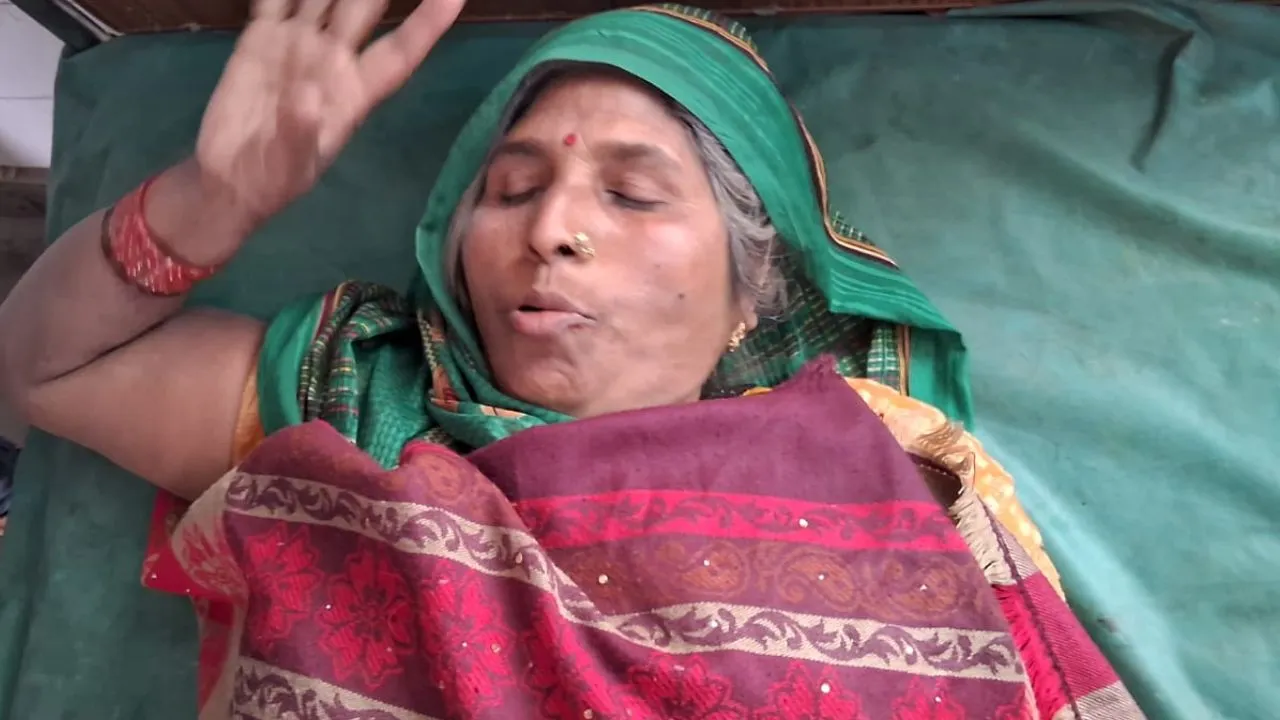 Farrukhabad News: फूड पॉइजनिंग से एक ही परिवार के दस लोगों की बिगड़ी हालत...तीन की हालत गंभीर
