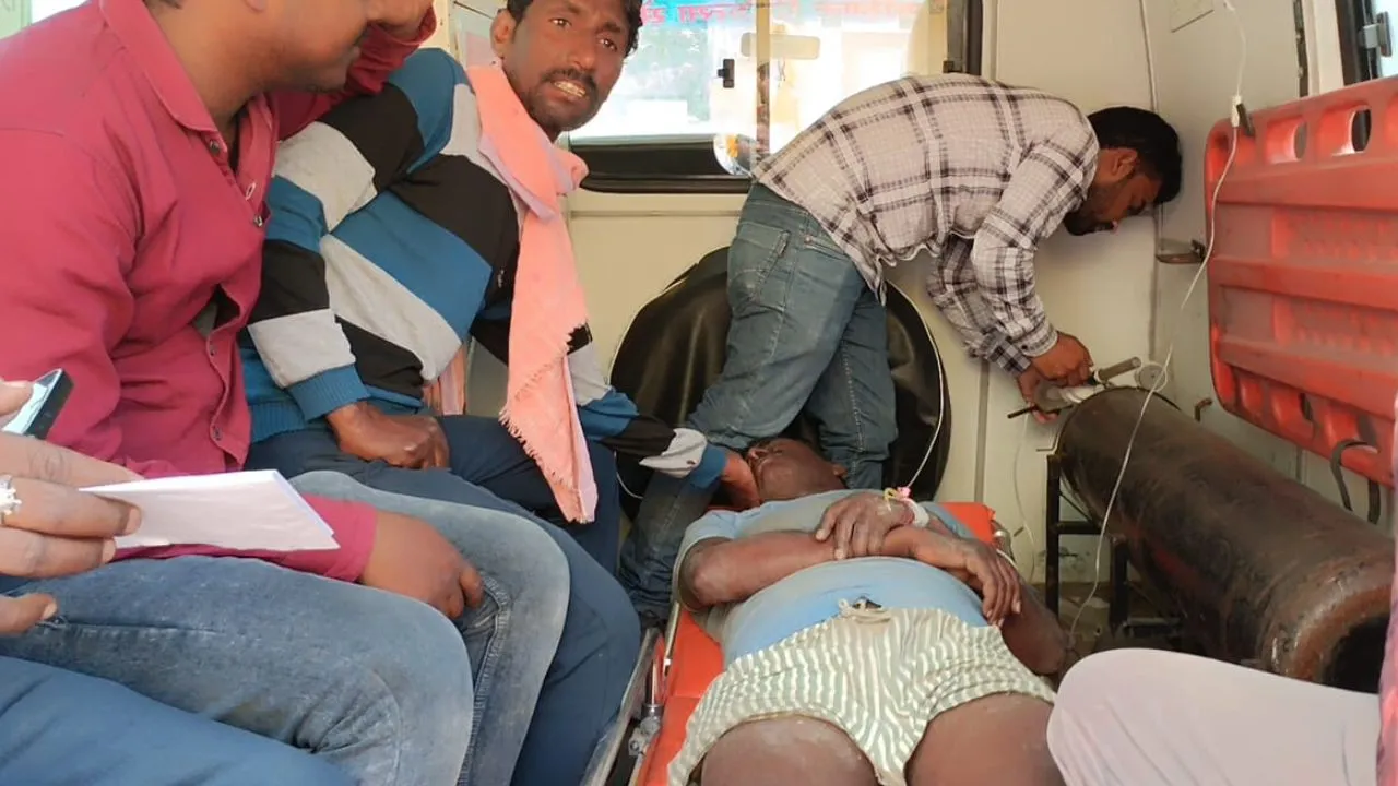 Unnao: सीवर सफाई के दौरान जहरीली गैस की चपेट में आये तीन सफाई कर्मी...बेहोश, कानपुर के हैलट अस्पताल में किया गया रेफर