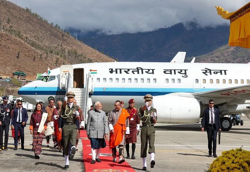PM Modi Bhutan Visit : प्रधानमंत्री नरेंद्र मोदी दो दिवसीय राजकीय यात्रा पर भूटान पहुंचे, हुआ भव्य स्वागत 