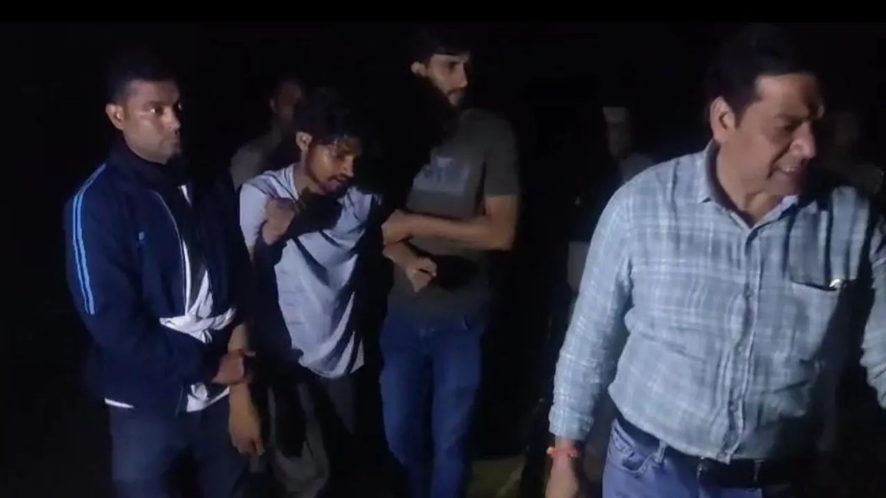 Auraiya Crime: पुलिस मुठभेड़ में बदमाश गिरफ्तार...गैंगस्टर मामले में 25 का था इनाम, दाहिने पैर में लगी गोली