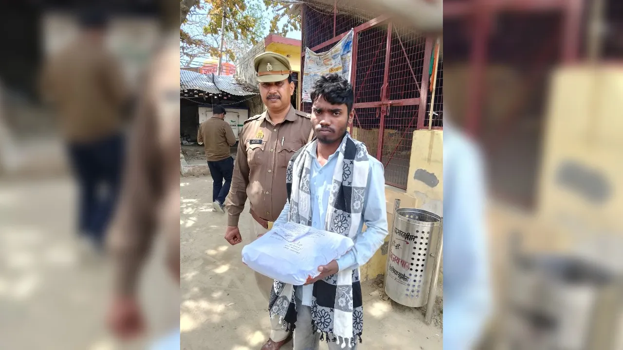 Farrukhabad: चेकिंग देख भागा...पुलिस ने पकड़ा, तलाशी लेने के दौरान जो मिला, देखकर खाकी के भी उड़ गए होश, पढ़ें- पूरी खबर