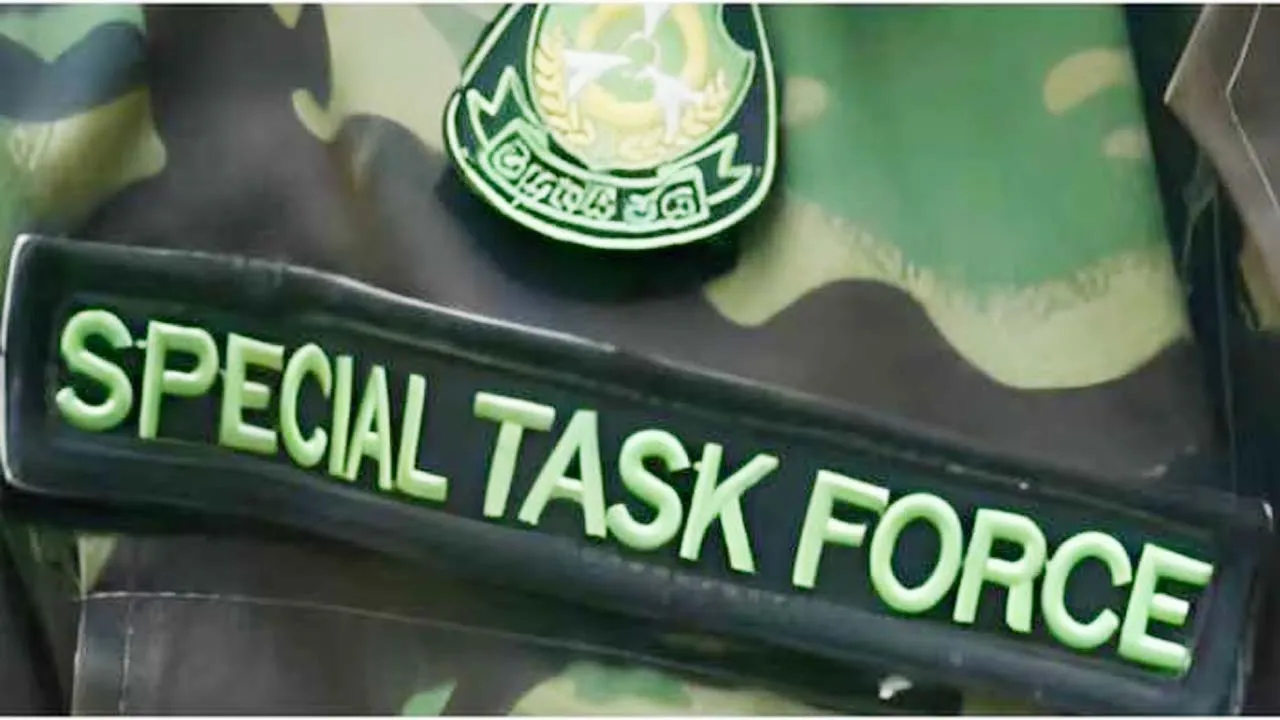 कौशांबी: आरओ-एआरओ पेपर लीक मामले के मुख्य आरोपी को STF ने किया गिरफ्तार, पुलिस को सौंपा 