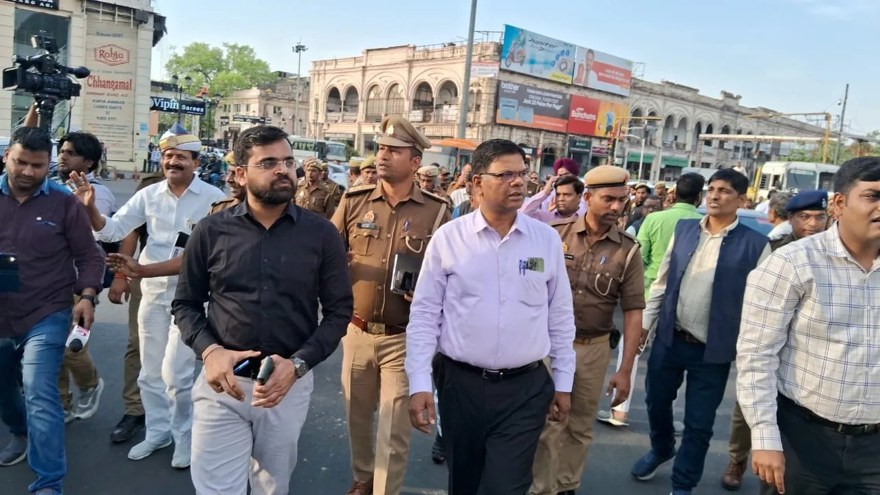 आदर्श आचार संहिता लागू होने के बाद एक्टिव हुए डीएम, बैठक कर अधिकारियों को दिए निर्देश 