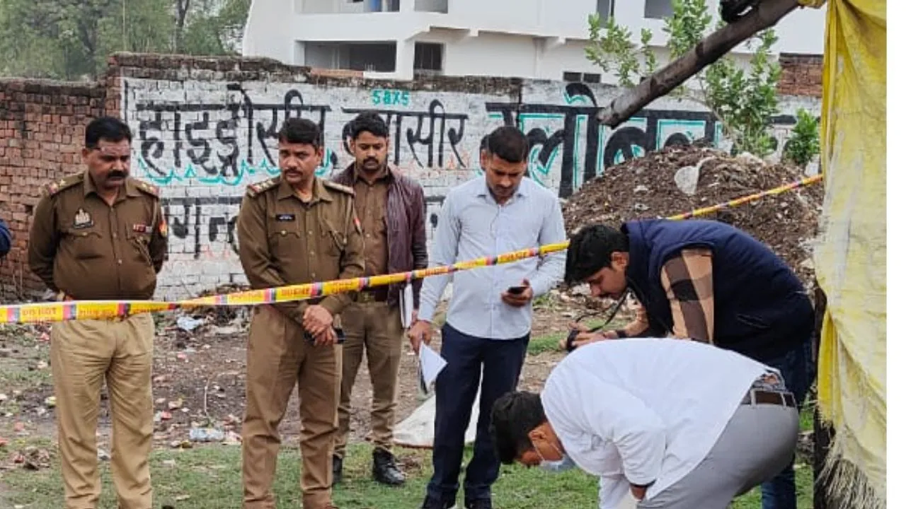 Unnao: ईंट से कुचलकर युवक की नृशंस हत्या…इलाके में फैली सनसनी, पुलिस मृतक के साथियों से कर रही पूछताछ 