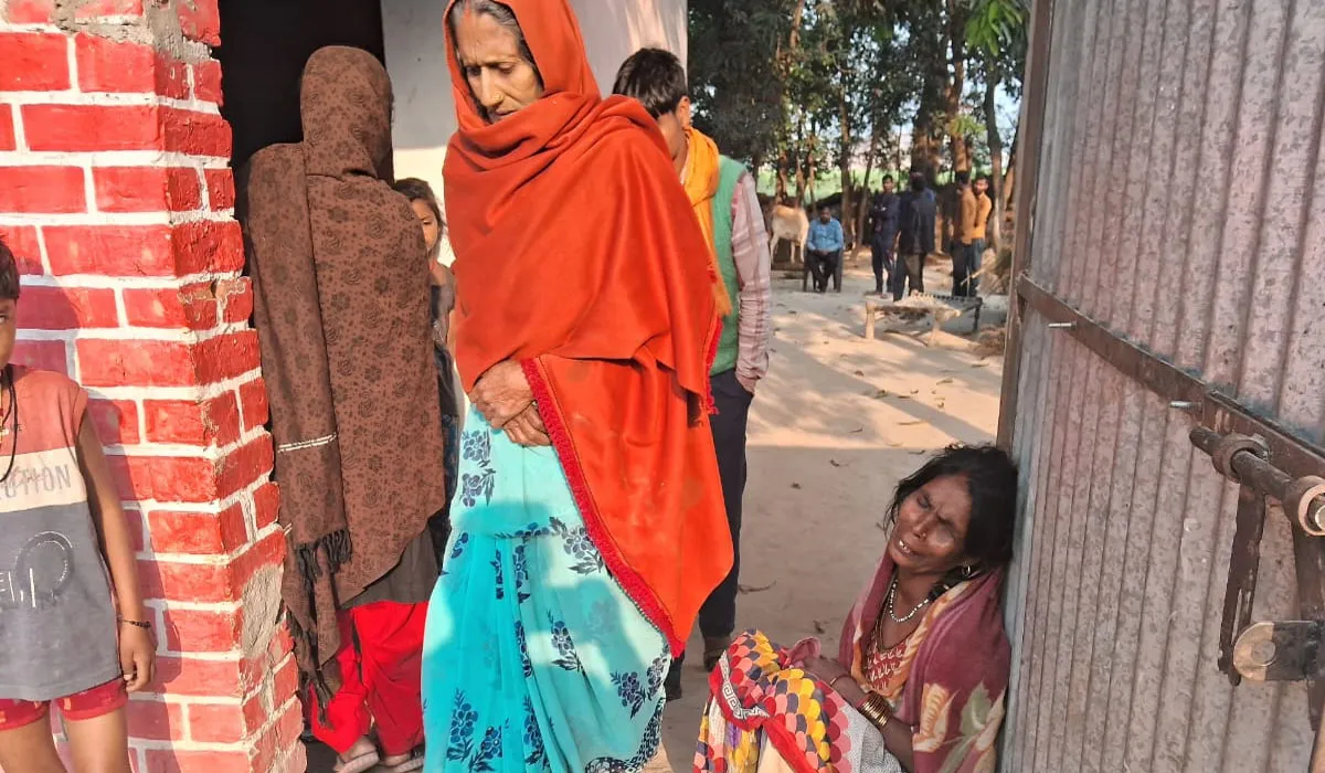 बहराइच: दरवाजा तोड़कर मकान से लाखों की चोरी, बेटे की शादी के लिए कर्ज लेकर रखा रुपया भी हुआ साफ