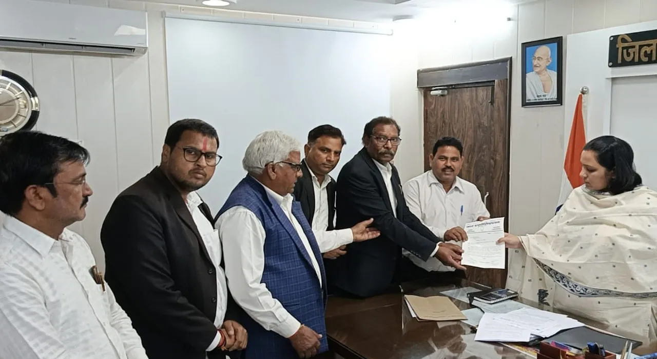 सुलतानपुर: अधिवक्ताओं ने मुख्यमंत्री को संबोधित ज्ञापन जिलाधिकारी को सौंपा, बोले- लड़ेंगे आर-पार की लड़ाई!