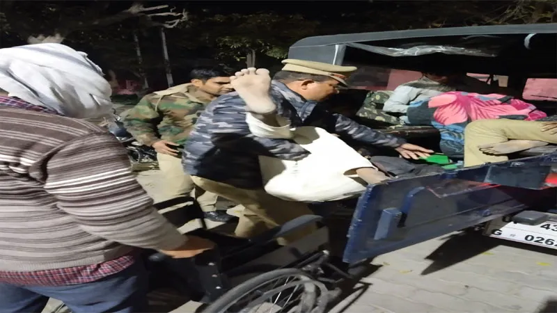 गोंडा: ट्रक में पीछे से घुसी अनियंत्रित बस, चालक की मौत, कई घायल, कोहराम