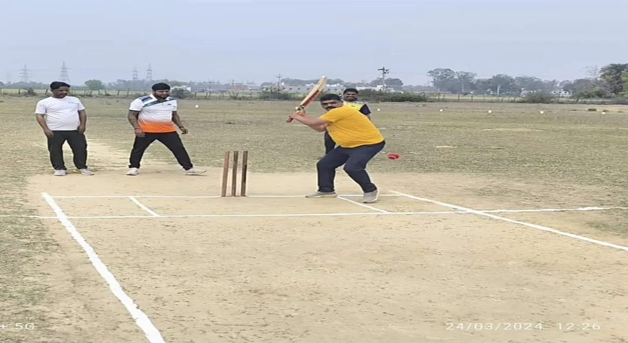 बहराइच: कुंवारों की टीम ने क्रिकेट मैच में विवाहितों को पांच विकेट से हराया