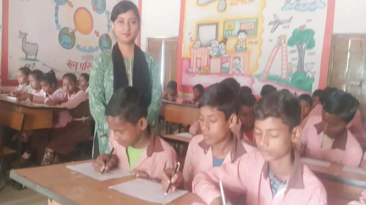 बहराइच: जिले के परिषदीय विद्यालयों में शुरू हुई वार्षिक परीक्षाएं, सुबह की पाली में हुआ गणित का exam