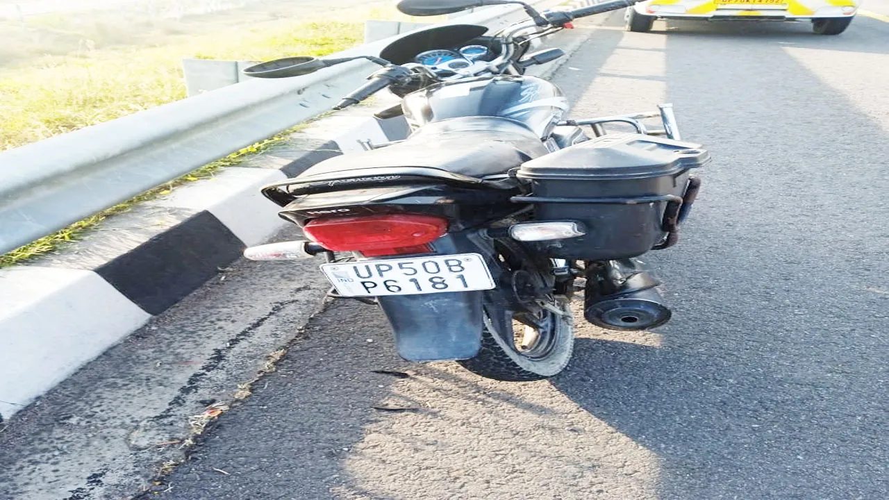 सुलतानपुर: डिवाइडर से टकराई बाइक, युवक की मौत, दो घायल