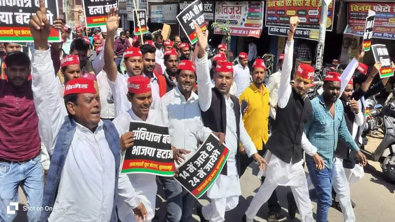 सुलतानपुर: लगातार बढ़ रही महंगाई को लेकर सपाइयों ने किया प्रदर्शन, सौंपा ज्ञापन