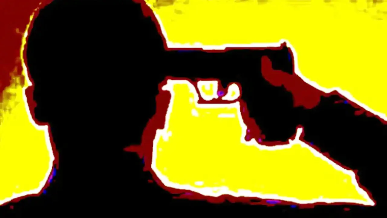 लखनऊ: संदिग्ध परिस्थितियों में प्रॉपर्टी डीलर की मौत, डेड बॉडी के सामने मेज पर रखी मिली पिस्टल