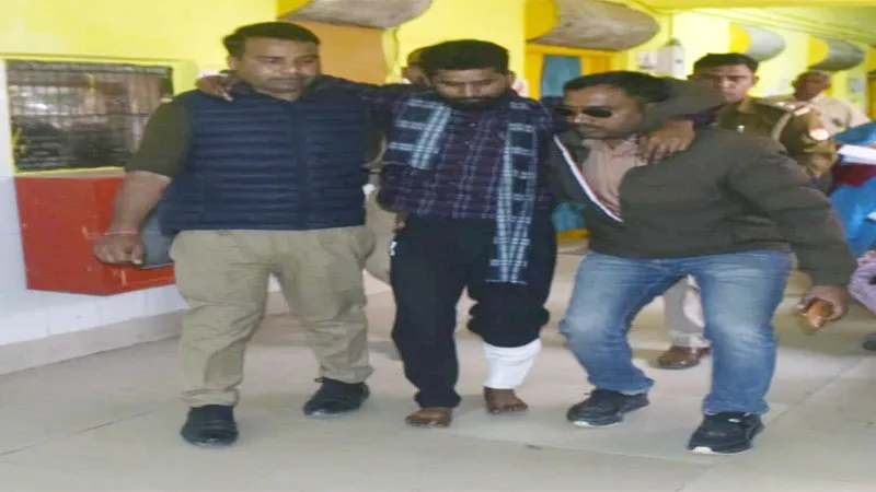 अयोध्या: पुलिस मुठभेड़ में हत्या का आरोपी गिरफ्तार, पैर में लगी गोली 