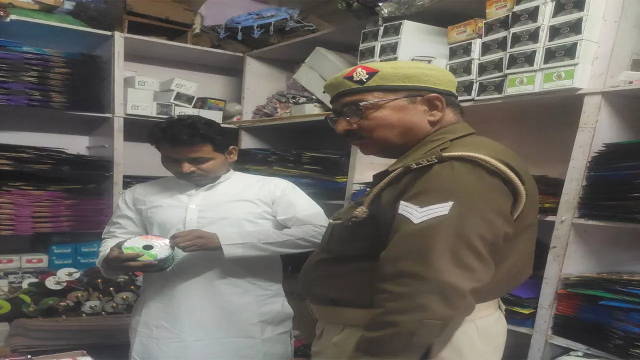 हरदोई: चाइनीज मांझे को लेकर ACTION MODE में पुलिस, पतंग विक्रेताओं के यहां की छापेमारी, सीओ ने दी यह सख्त चेतावनी!