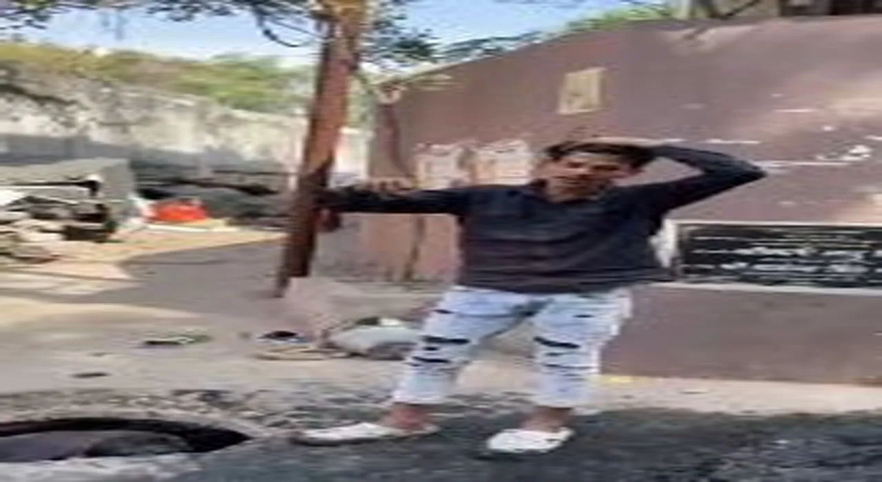 नगर निगम-जलकल विभाग की लापरवाही का VIDEO आया सामने, VIP इलाके में सीवर की सफाई करता दिखा नाबालिग!