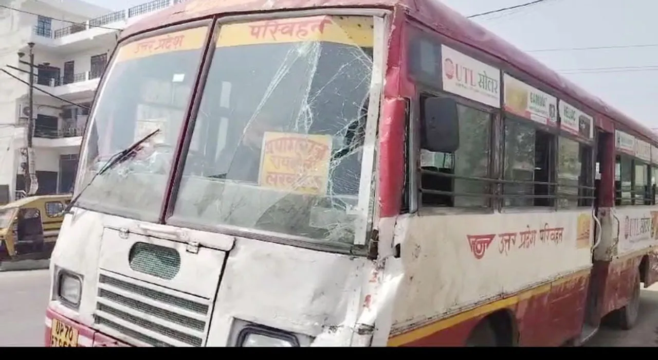 रायबरेली: अनियंत्रित रोडवेज ने ट्रक में मारी टक्कर, चालकों में नोकझोंक