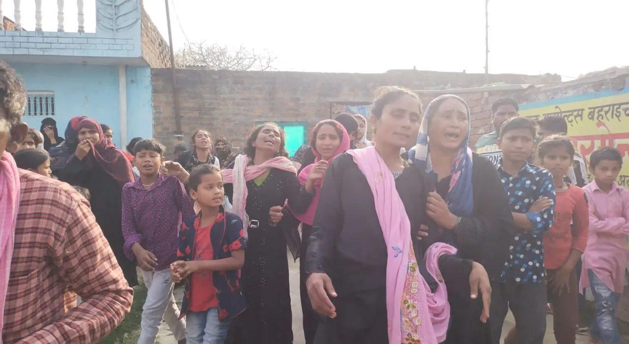 बहराइच: बालक ने फंदा लगाकर दी जान, परिवार में कोहराम, छोटी बहन ने दिया चौंकाने वाला बयान... 