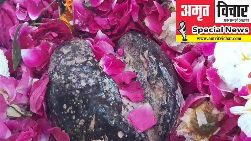 प्रयागराज: औरंगजेब ने इस शिवलिंग पर मारी थी तलवार, चोट लगते ही निकली थी खून और दूध की धार, जानिए क्या है इस शिव मंदिर का पौराणिक महत्व?