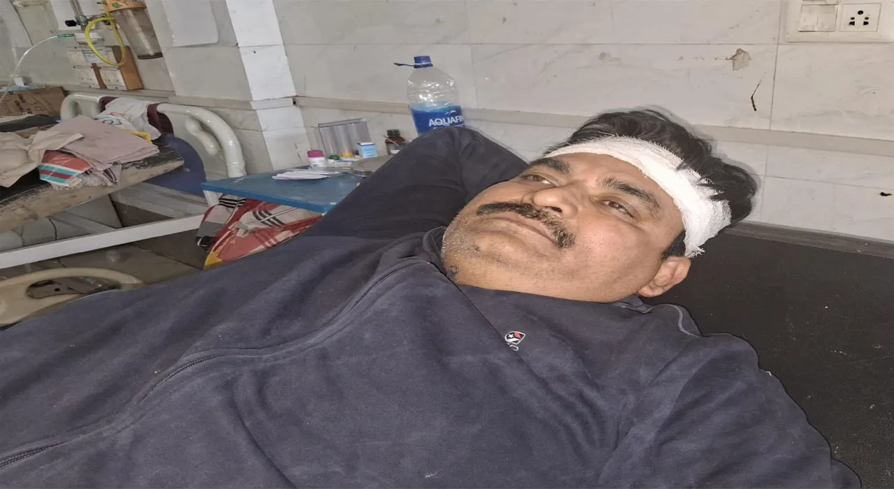 महोबा के इंस्पेक्टर को प्रयागराज पुलिस ने चौकी में ले जाकर जमकर पीटा, जानिए क्यों हुई खाकी में तकरार...