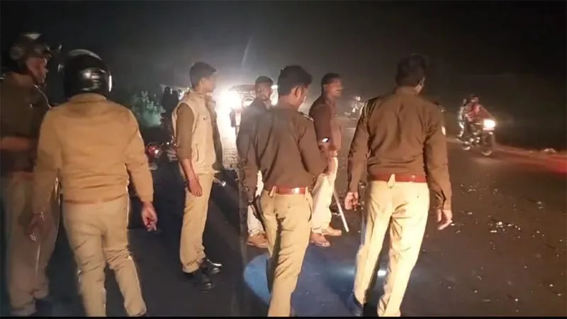 बहराइच: बाइक में अज्ञात वाहन ने मारी टक्कर, दो मित्रों की मौत, एक घायल