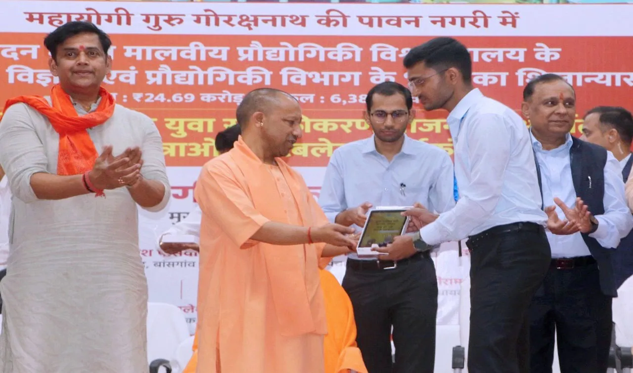 दुनिया की तीसरी अर्थव्यवस्था बनते ही देश में कई गुना बढ़ जाएगी सबकी आय: सीएम योगी